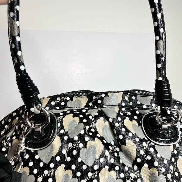 Guess Black Cream Polka Dots Tote Bag, Dual Handles, Heart Pattern Keychain NWOT - Picture 8 of 16
